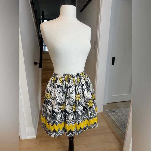 Alice + Olivia Tania Floral Mini Skirt Yellow Black Fit & Flare Size 2 - Picture 3 of 8